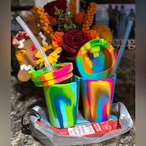 SiliPint Silicone Drinkware
2 half pints, 2 travel lids, 2 silistraws